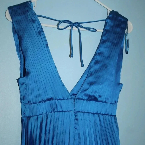 NWOT Sincerely Jules Pleated Blue Silky Satin Backless Deep V Neck Mini Dress S - Picture 7 of 13